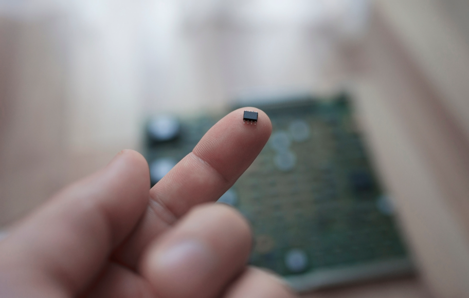 The Future of Semiconductor Miniaturization - Microchip USA