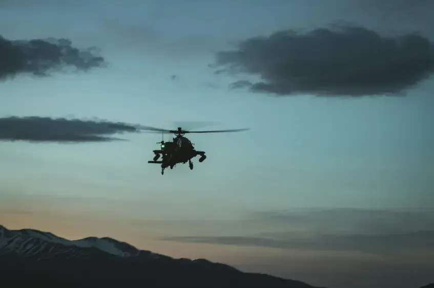 helicopter_over_mountains
